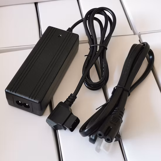 Caricabatterie LiFePO4/ioni di litio 48V 2A per e-bike